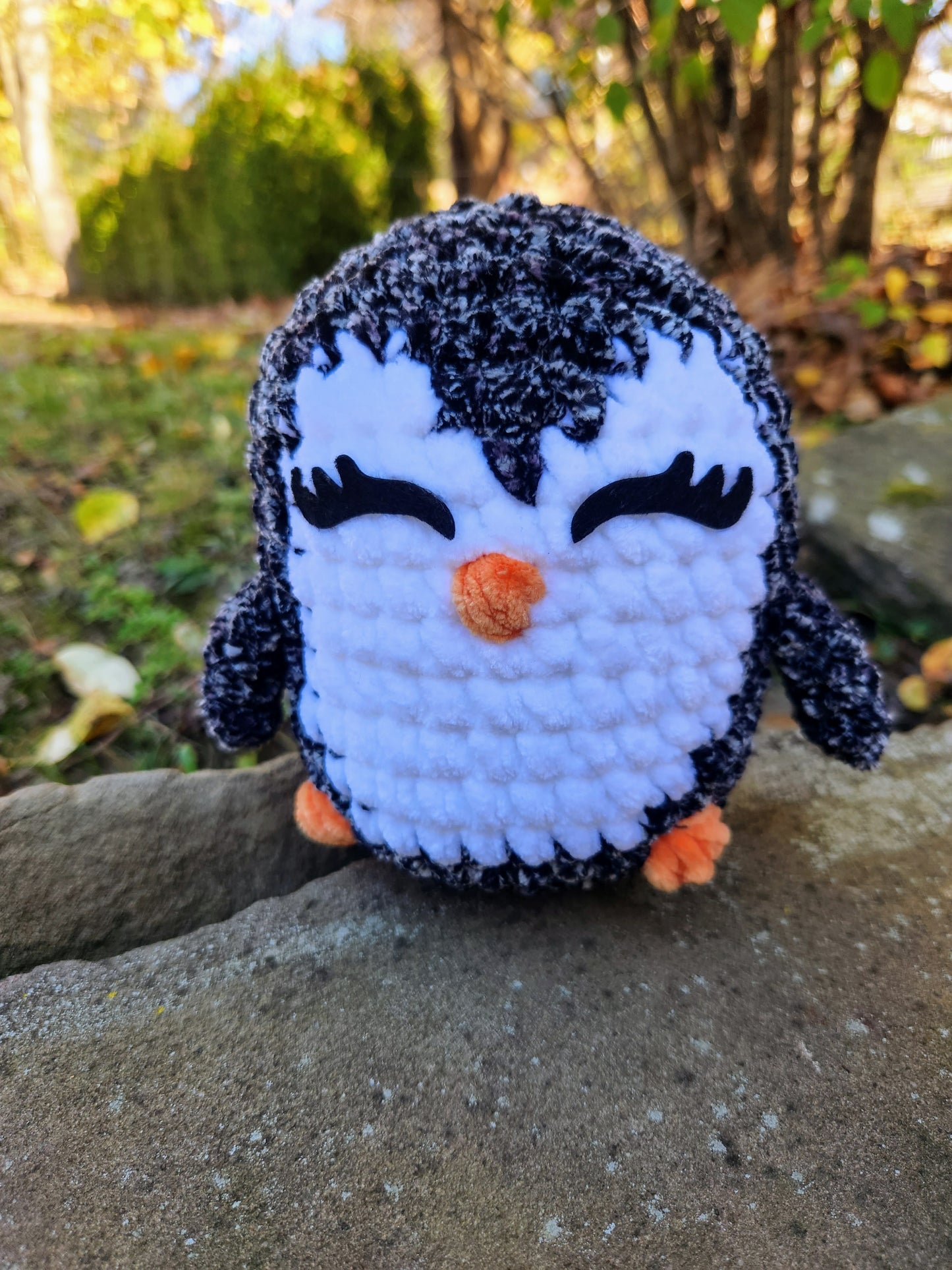 Pebbles the Penguin. NO SEW Penguin Pattern with optional Santa Hat and Ear muffs mods. *Not a finished Item